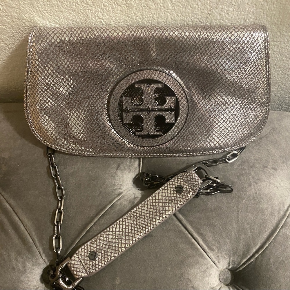 Like New TORY BURCH Crome/Silver Metallic Gunmetal Chain Linked Crossbody/Clutch - Picture 9 of 14